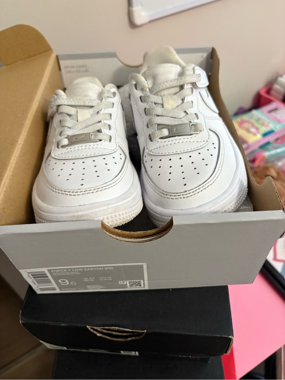 Kids White Casual Sneakers with Cushioned Comfort